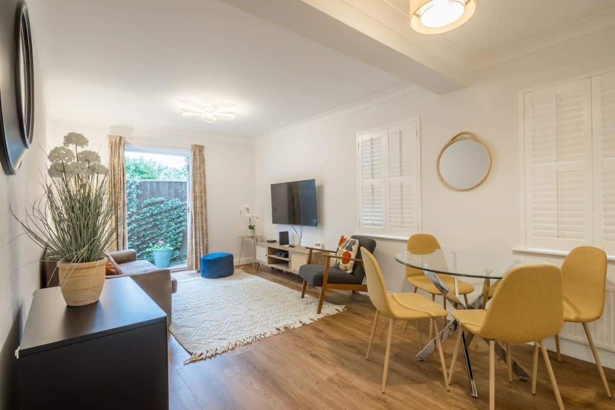 Lovely 1 Bed Apartment With Free Parking & Garden CBG Exterior photo