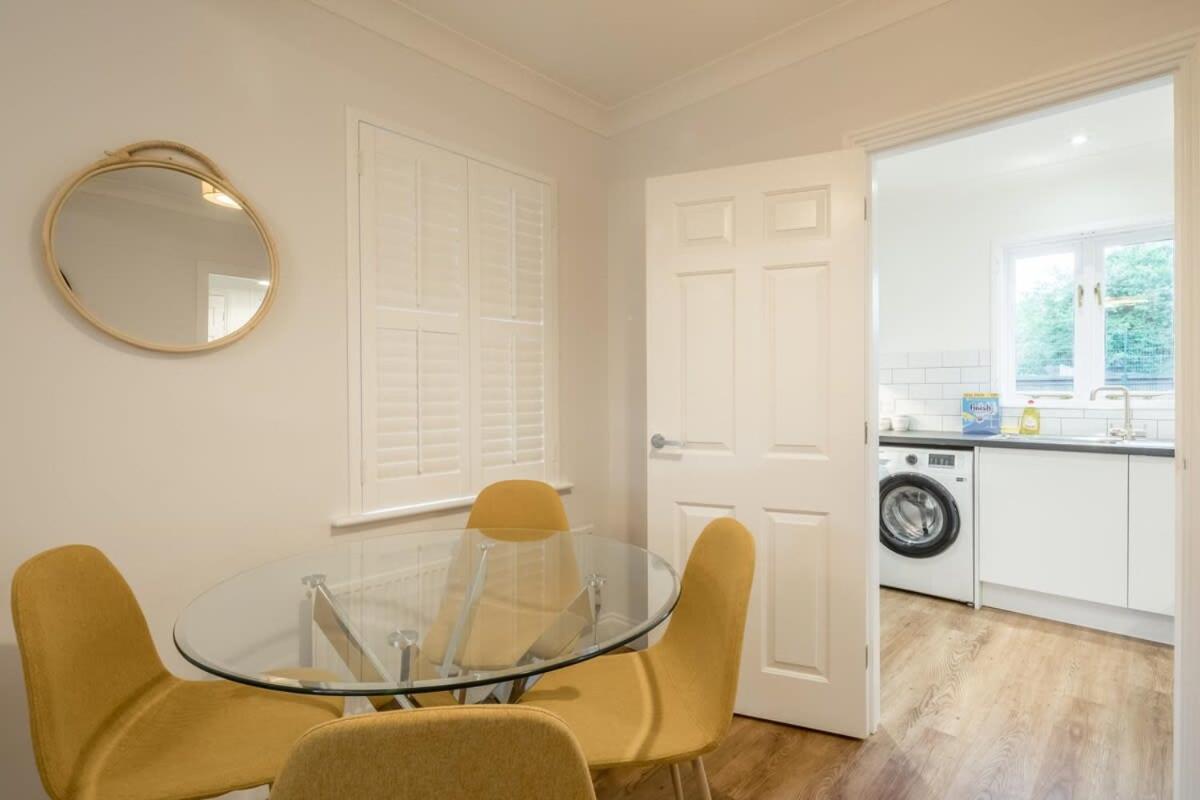 Lovely 1 Bed Apartment With Free Parking & Garden CBG Exterior photo