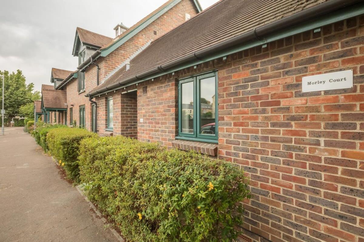 Lovely 1 Bed Apartment With Free Parking & Garden CBG Exterior photo